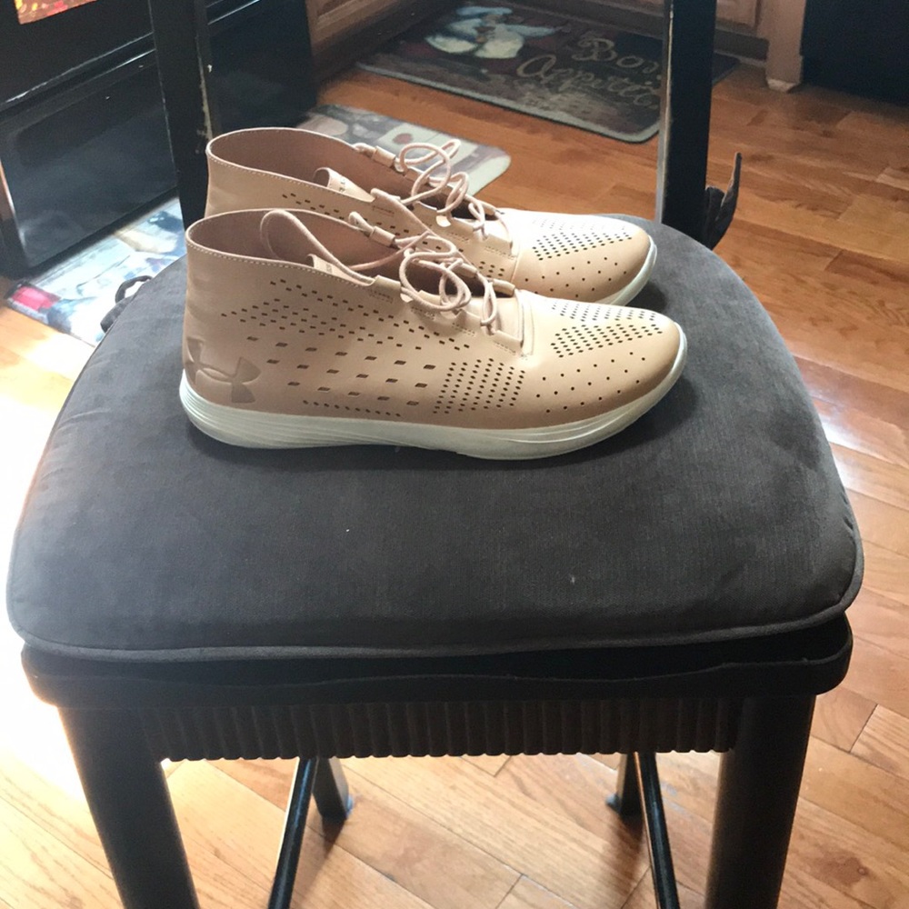 Salmon leather under armour sneaker